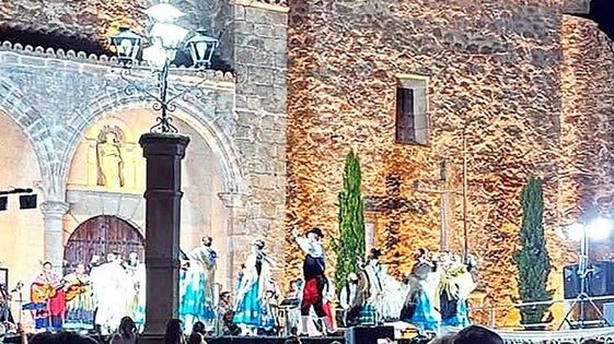 El Pucherino y Sal Morena protagonizarán el Festival Folklórico de Peraleda