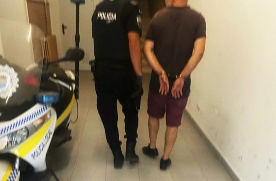 La Policía Local detiene a un hombre por agresión y amenazas a los agentes