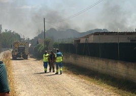 Uno de los bomberos atendidos por los sanitarios