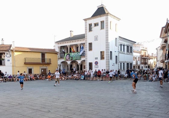 La pelota, tradición centenaria que se repite cada verano en Bohonal de Ibor