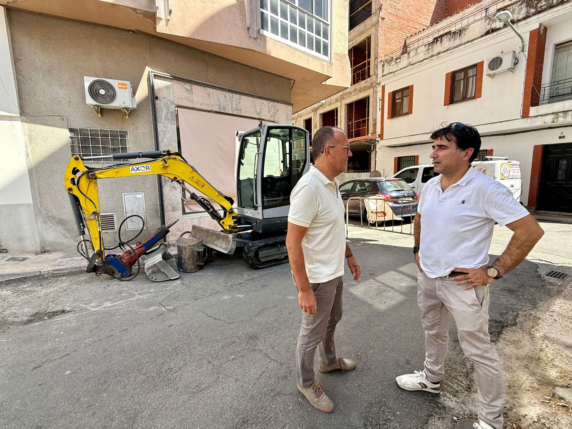 El alcalde y el concejal de Urbanismo en la zona en la zona en obras