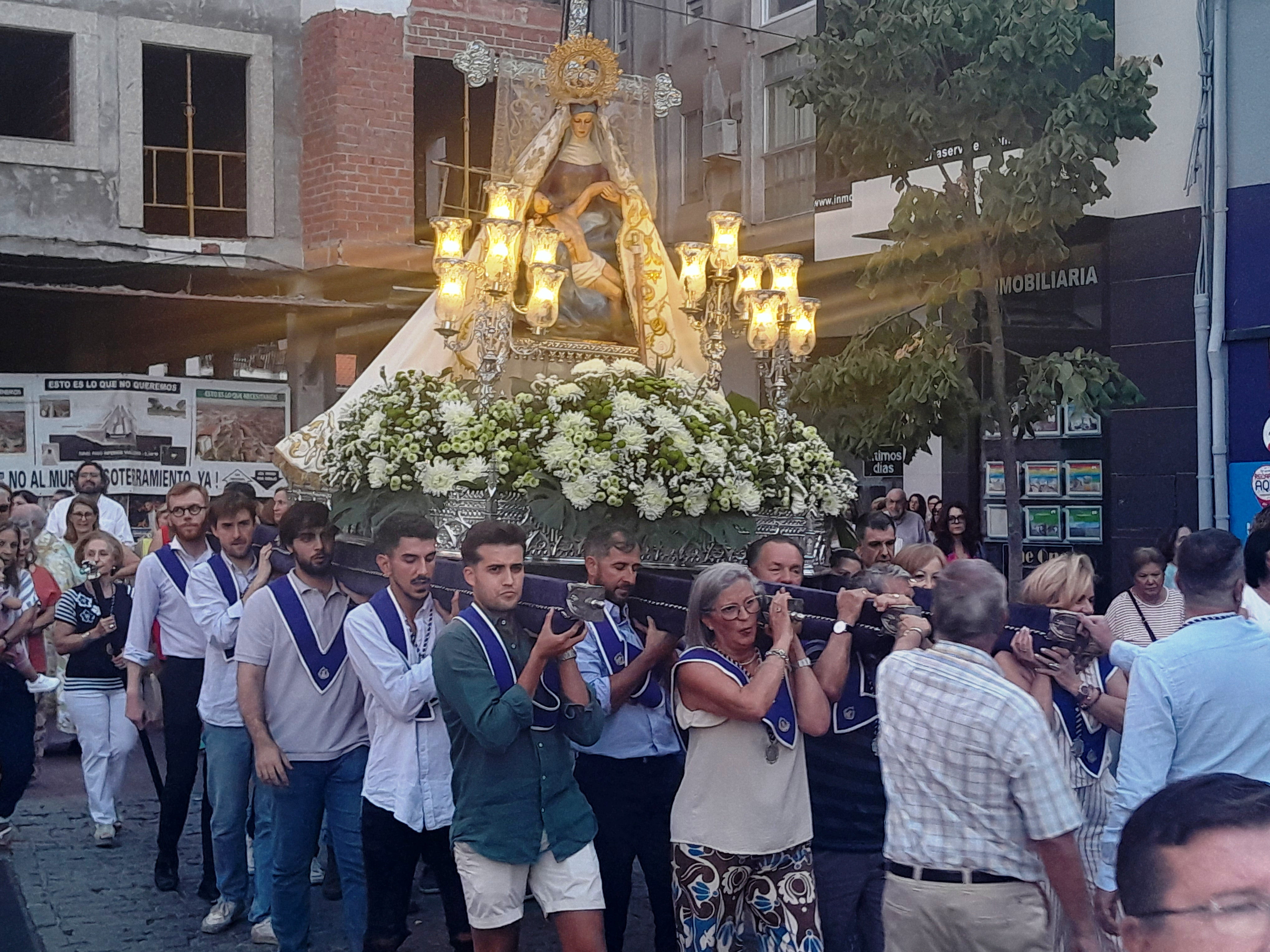 Hace un año se llevó la imagen de la virgen hasta la plaza de España