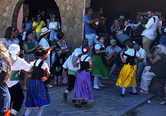 Animada convivencia de El Encinar en 40 aniversario