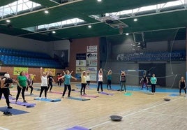 Gimnasia en el pabellón polideportivo