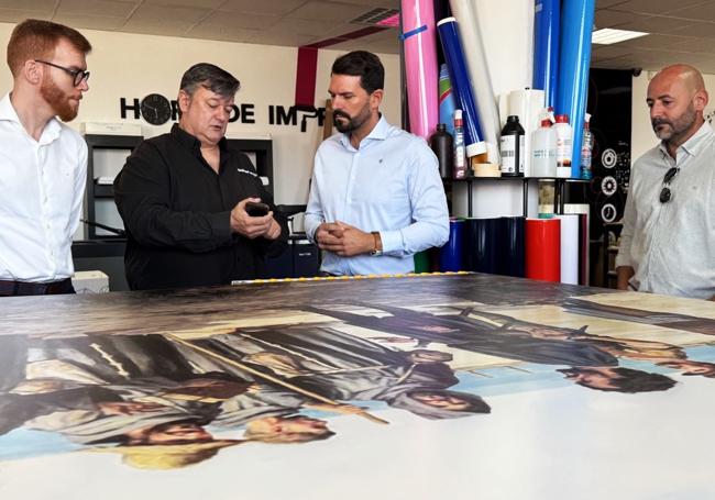 Visita de dirigentes socialistas a Gráficas Luengo