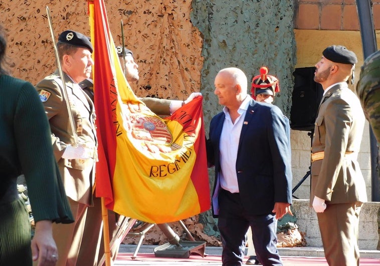 Navalmoral vive una emotiva jura de bandera civil
