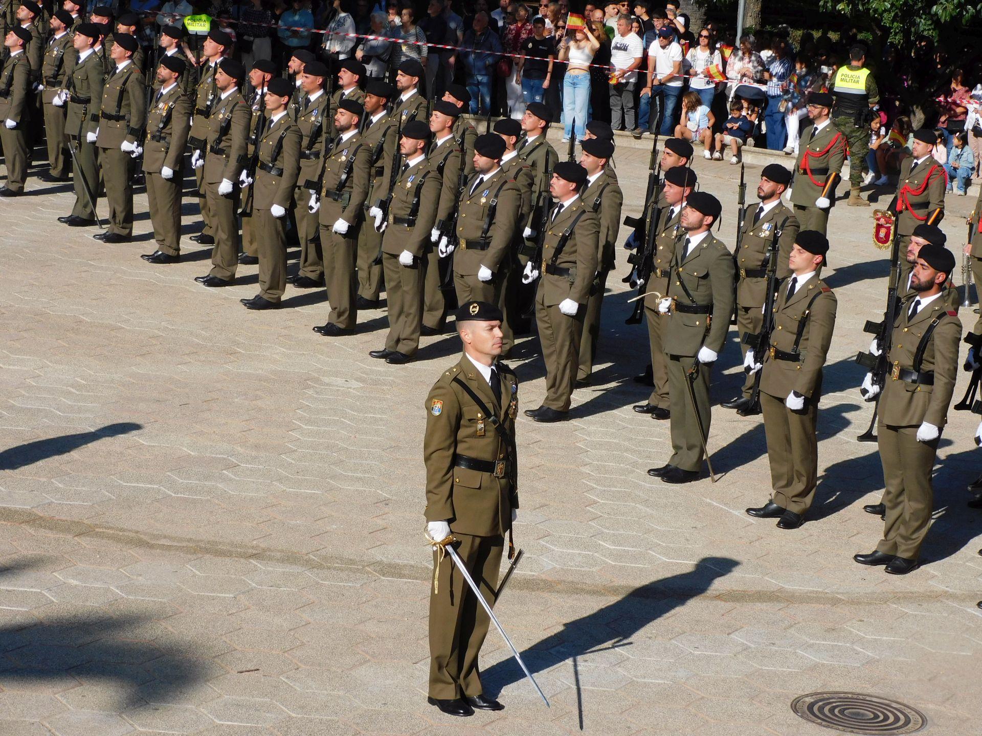 Unos 200 &#039;jurandos&#039; protagonizan una emotiva jura de bandera para personal civil