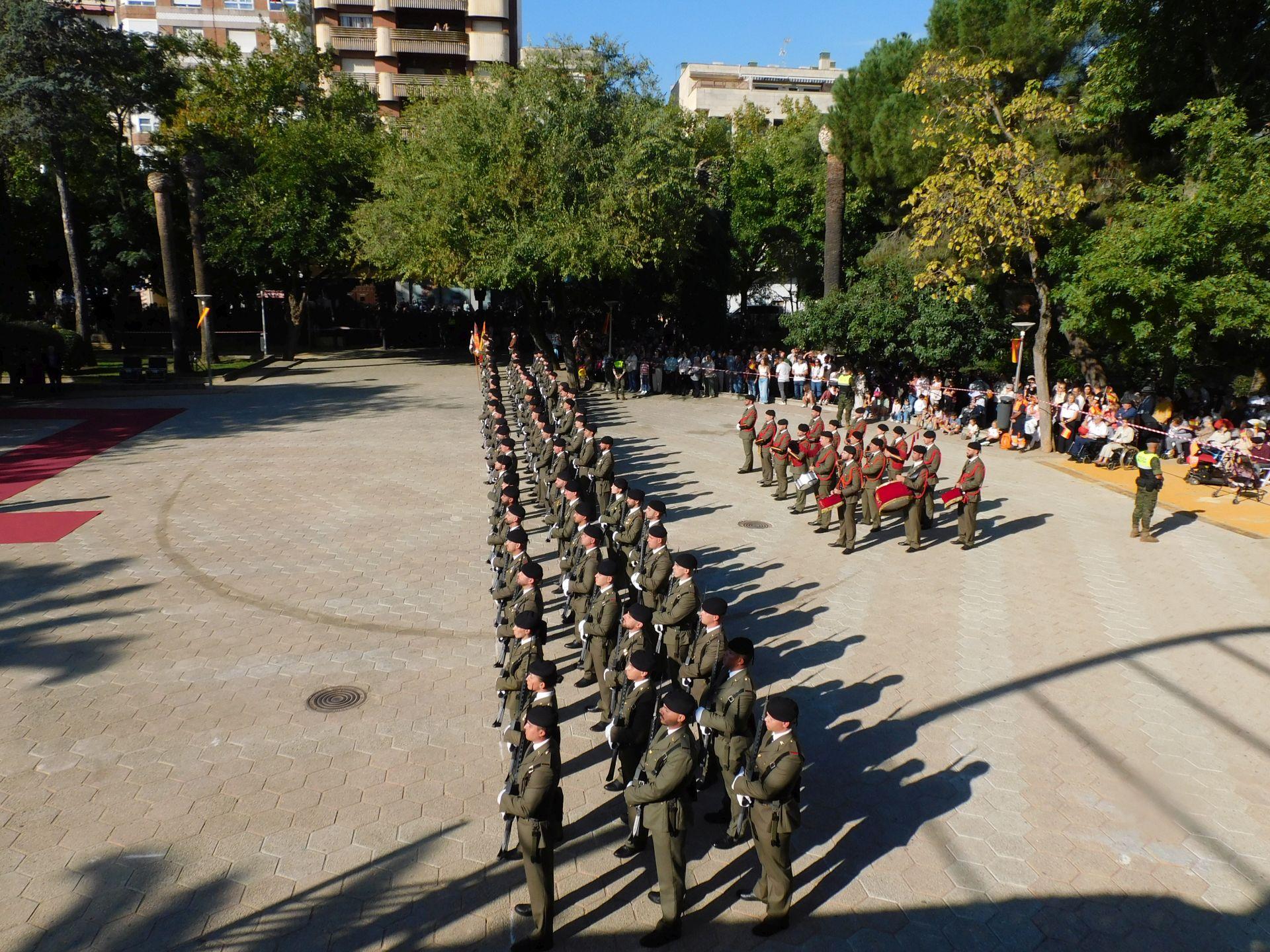 Unos 200 'jurandos' protagonizan una emotiva jura de bandera para personal civil