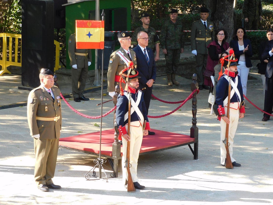 Unos 200 'jurandos' protagonizan una emotiva jura de bandera para personal civil