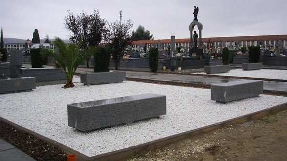 El cementerio amplía su horario de apertura al público de 9,00 h. a 18.00 h.