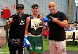 El joven moralo Yadiel Expósito, medalla de oro en Kick Boxing en Ávila