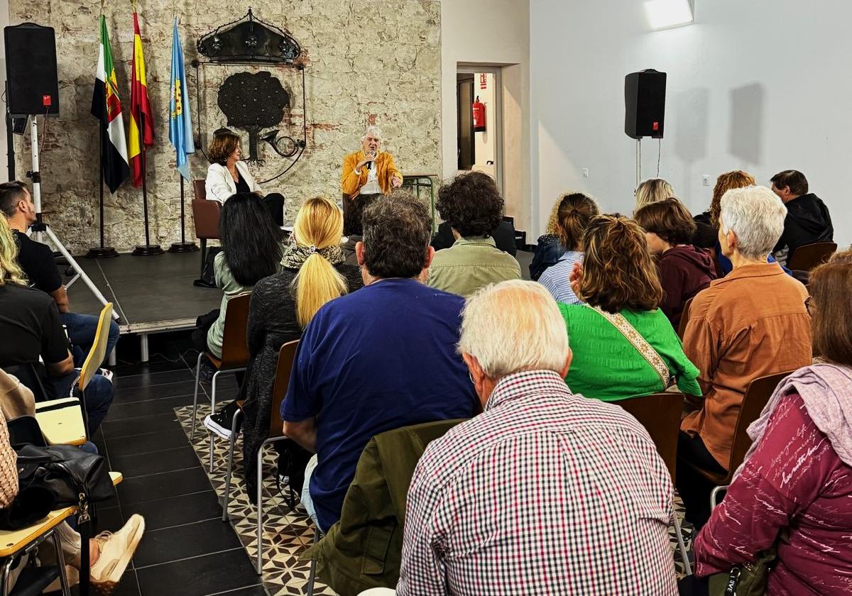 El diálogo de Juan Luis Arsuaga con Pilar Galán llena La Inmaculada