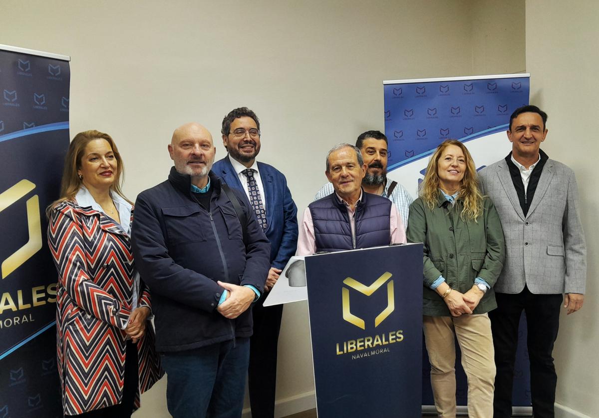 Integrantes del grupo Liberales en su nuevas sede