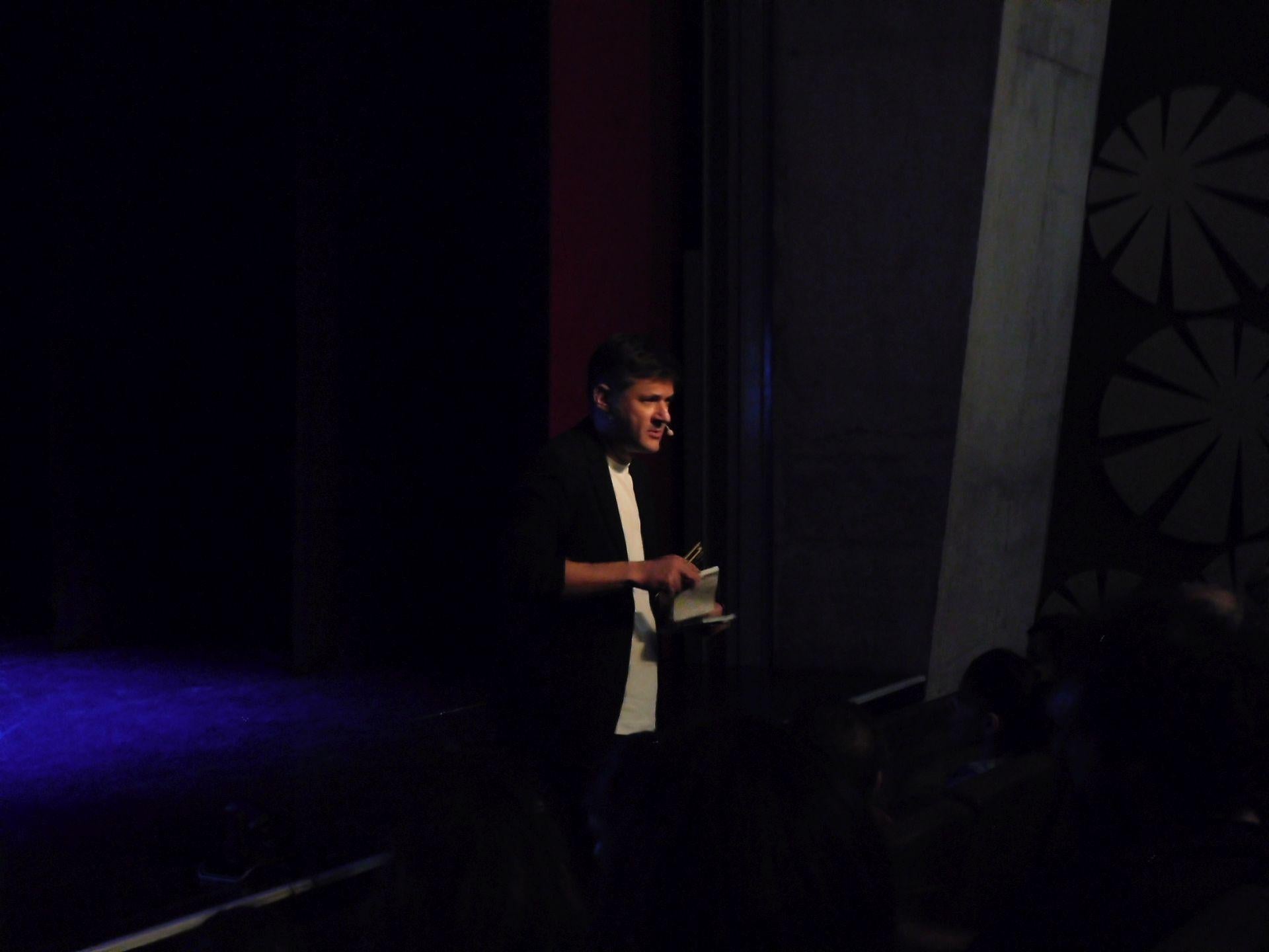 Cobami, entre el mentalismo y el espiritismo con 'Séance'