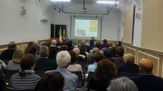 Los Coloquios llenan a diario la sala de exposiciones de la Fundación Concha