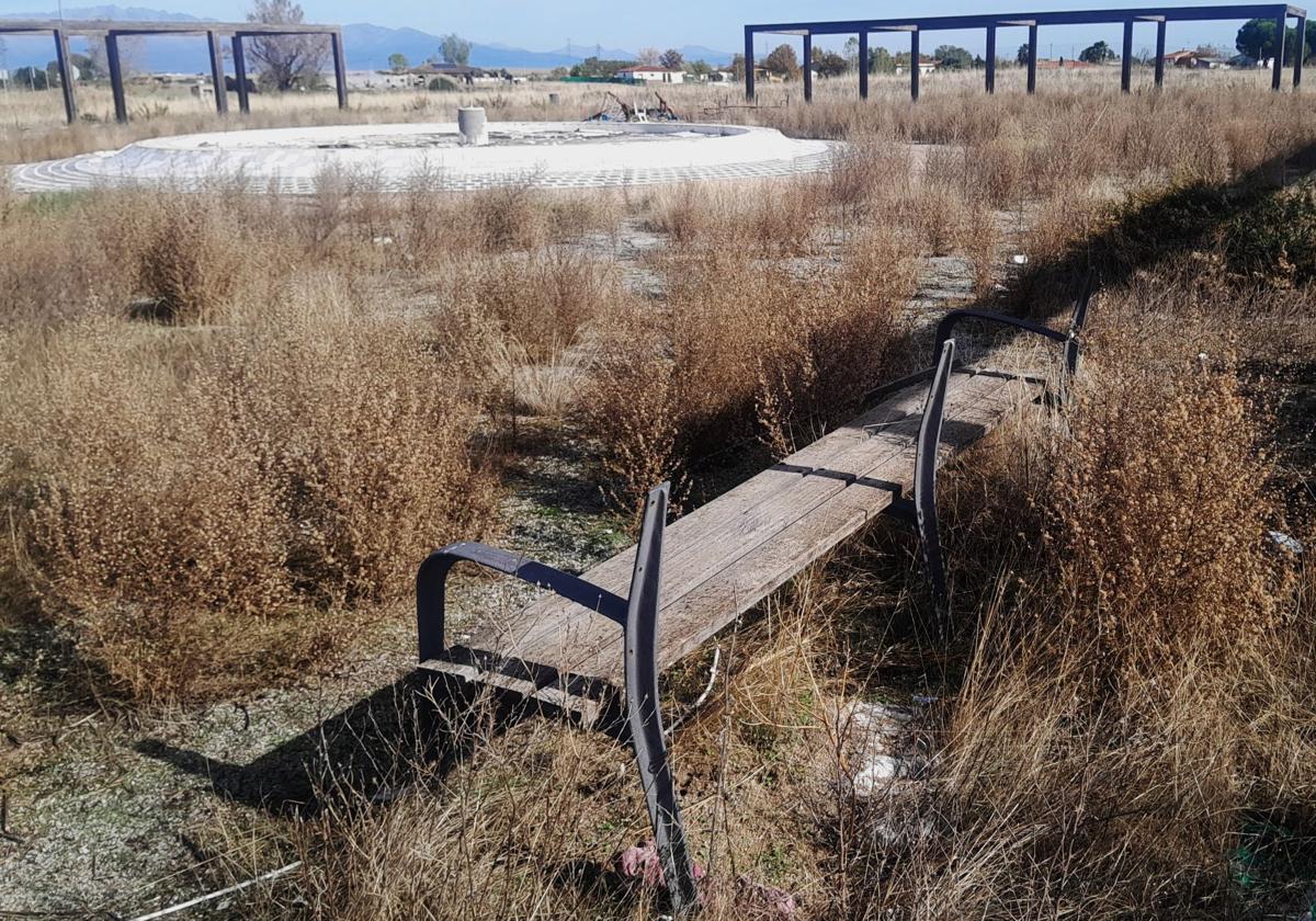 La urbanización lleva más de una década abandonada