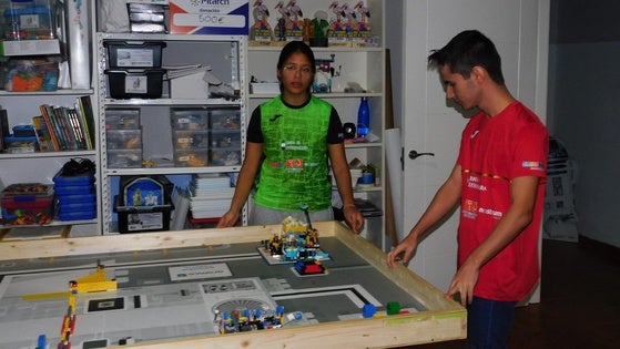 Los jóvenes de ArcaDroidEx ya esperan en Singapur el inicio de la final de World Robot Olympiad