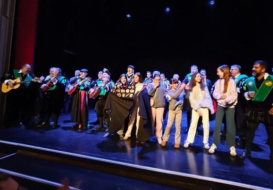 La Cuarentuna sobre el escenario del teatro