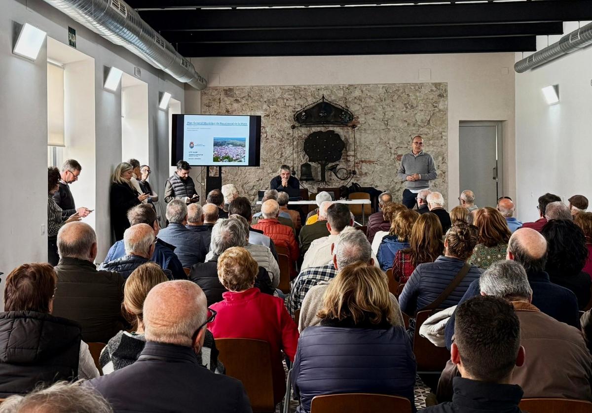 Reunión con vecinos y colectivos celebrada en La Inmaculada