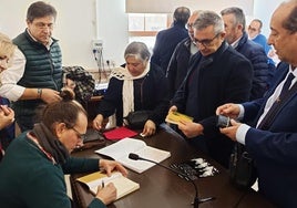 El autor local Julio Gutiérrez presenta su segunda obra, 'Hálito de Concordia Dorada'