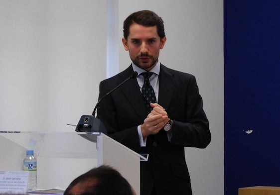 Javier Serrano durante la presentación en Cáceres