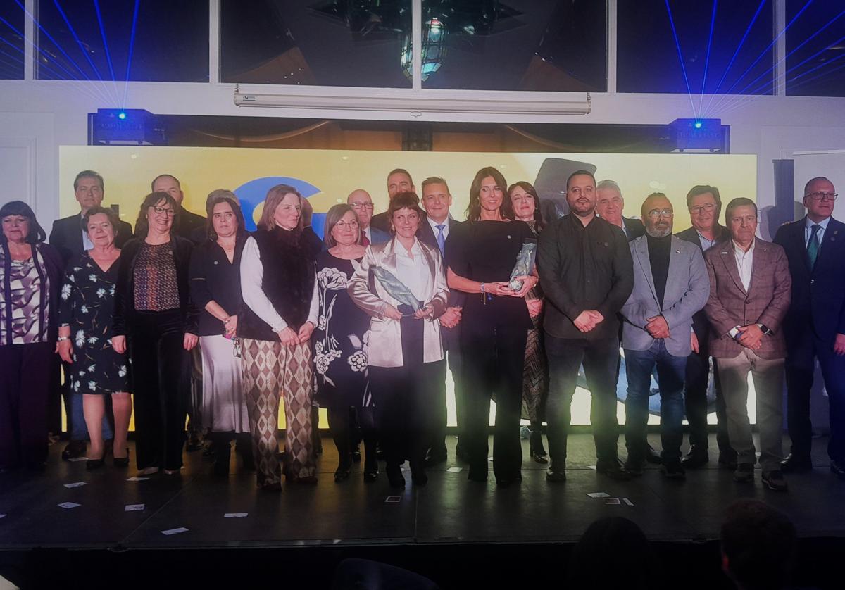 Foto de familia de los galardonados