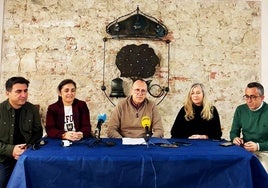 Enrique Hueso con buena parte del equipo de Gobierno