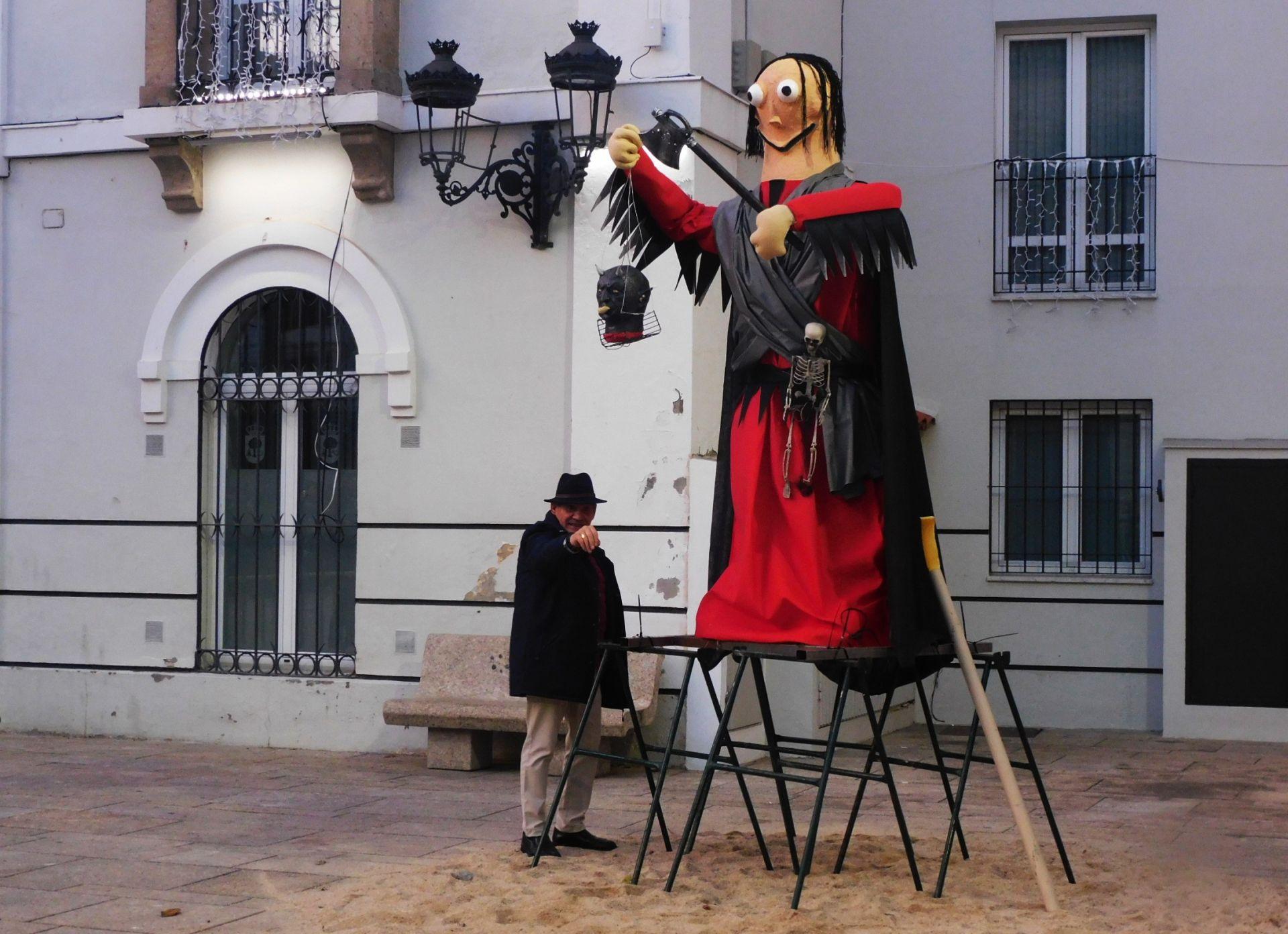 El Hombre Inicuo vuelve a la plaza de España