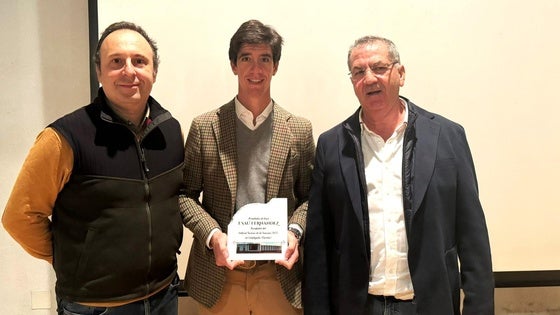 La Peña Taurina Castejá premia al torero sevillano Esaú Fernández
