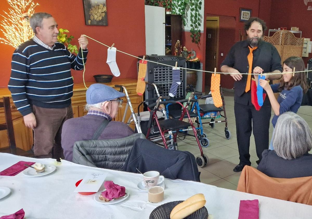 El mago local Jordiman amenizó la comida