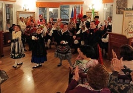 Viajes, libros, folklore y un paseo por Las Hurdes en la 'casa grande' de los extremeños en Madrid