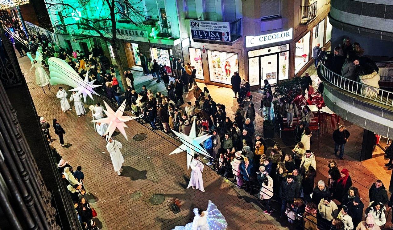 La cabalgata de los Reyes Magos y los regalos despiden la Navidad