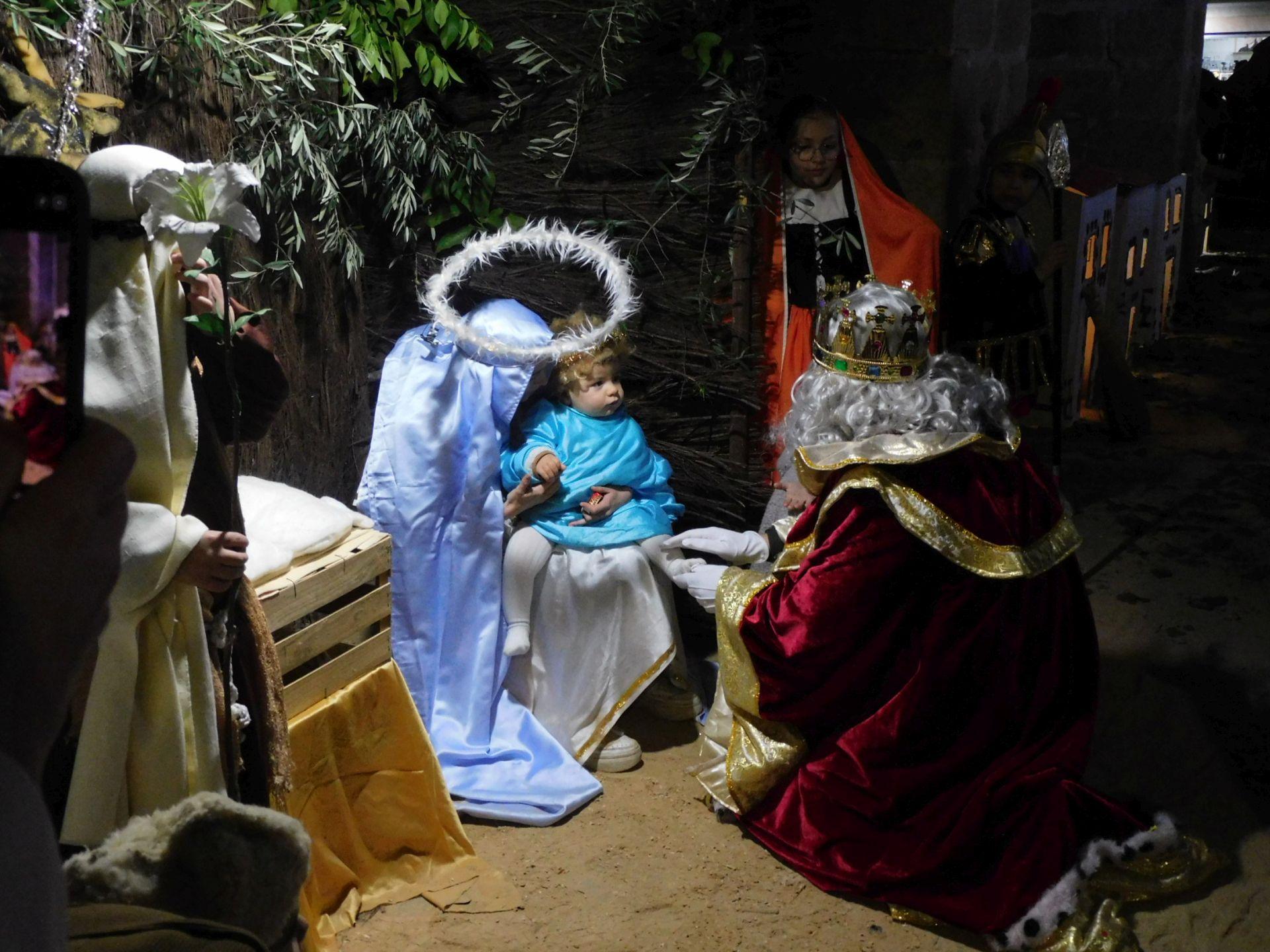 La cabalgata de los Reyes Magos y los regalos despiden la Navidad