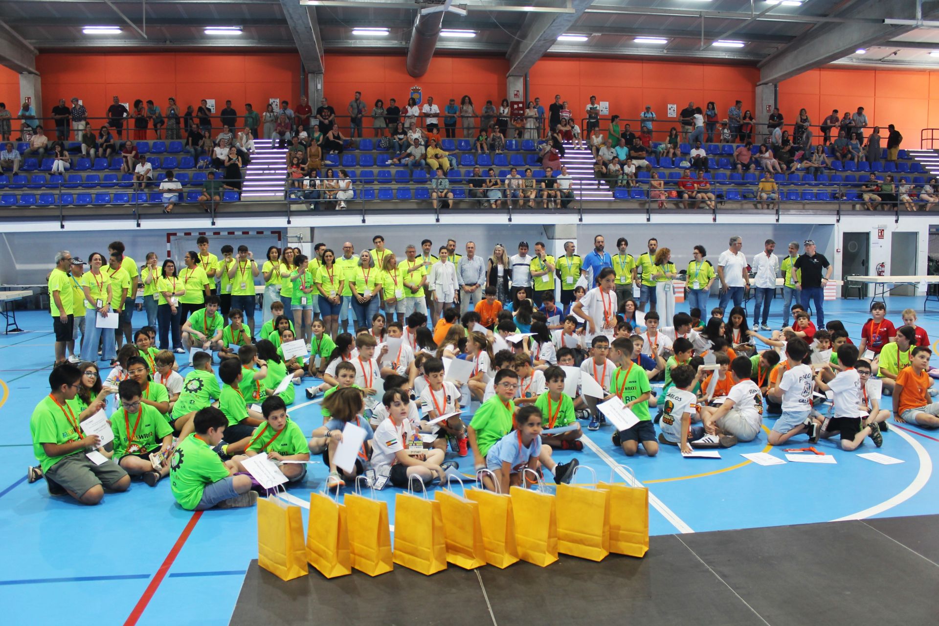 Jóvenes participantes en la World Robot Olympiad