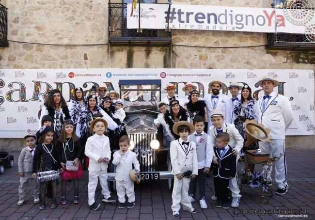 Uno de los grupos que pasaron por el 'Cómete el Carnavalmoral'