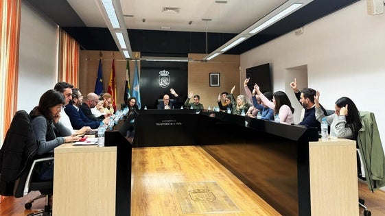 El presupuesto del 2026 sale adelante con los votos de PP, Vox y de Paula González, la concejala no adscrita