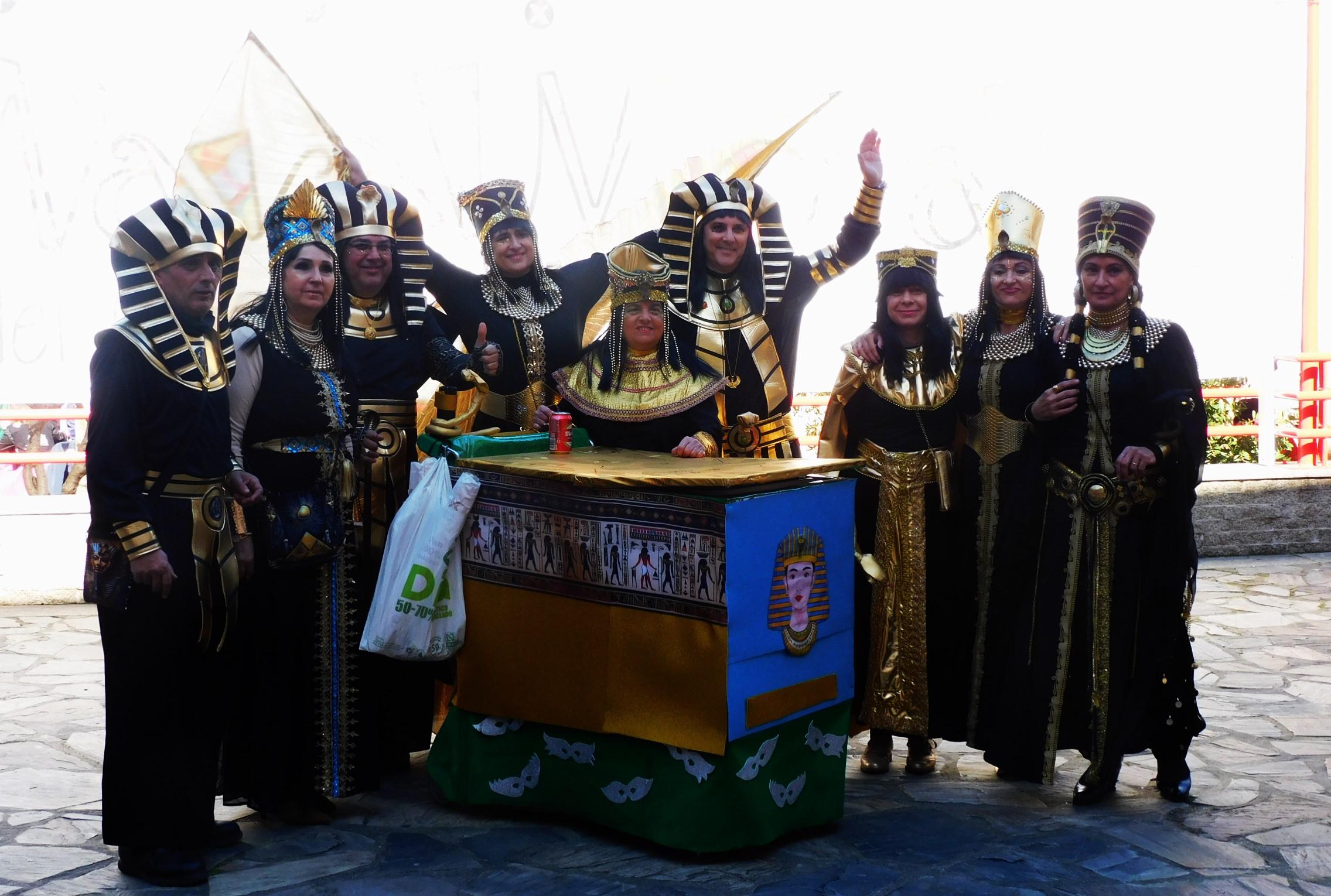 Cerca de 150 grupos pasan por el 'Cómete el Carnavalmoral'