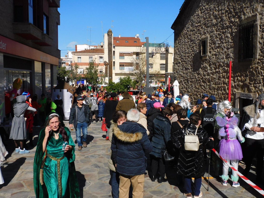 Cerca de 150 grupos pasan por el 'Cómete el Carnavalmoral'