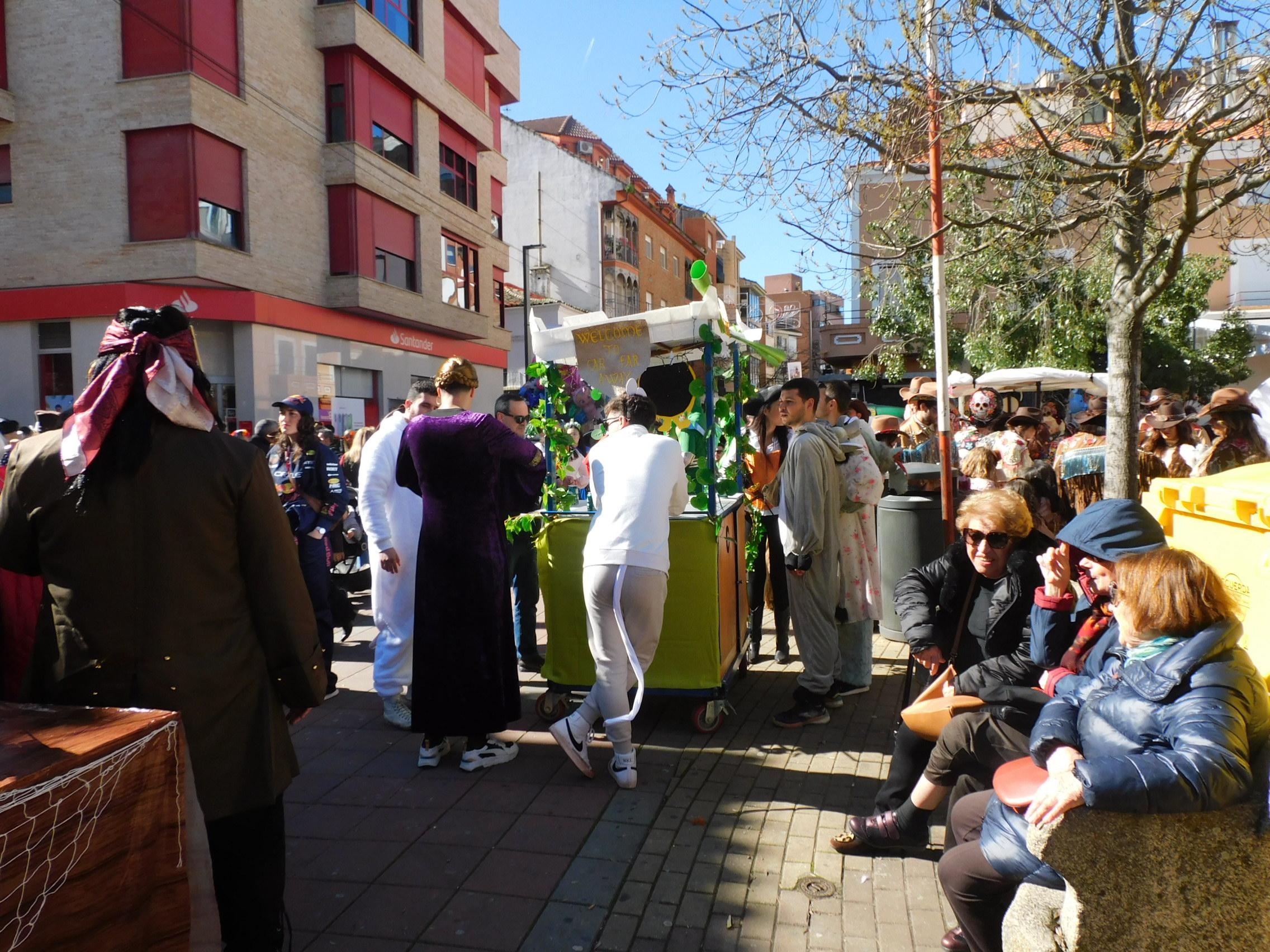Cerca de 150 grupos pasan por el 'Cómete el Carnavalmoral'