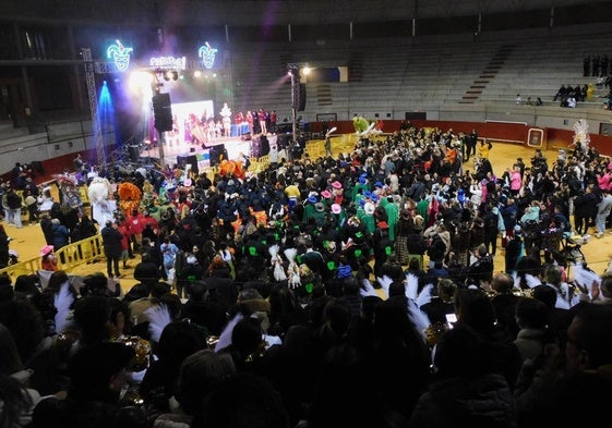 Semos Diferentes y Los Santeros, ganadores en carrozas y comparsas