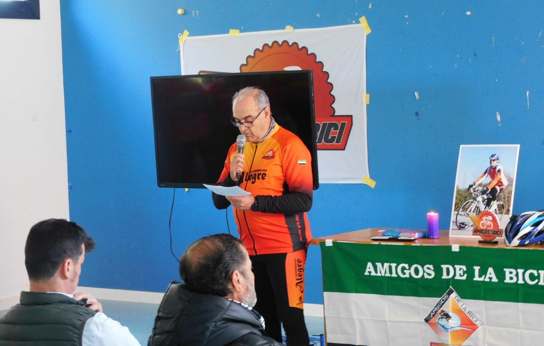 Emotivo homenaje a Nicolás Rivero de los Amigos de la Bici