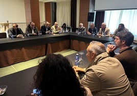 Reunión celebrada en los salones del hotel Moya
