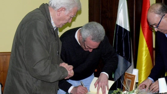 Pablo Jiménez presenta nuevo poemario, 'Cuarto menguante'