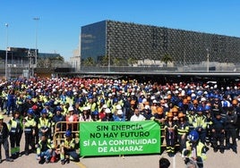 Los trabajadores de Almaraz se concentran en el interior de la instalación por la continuidad de la planta