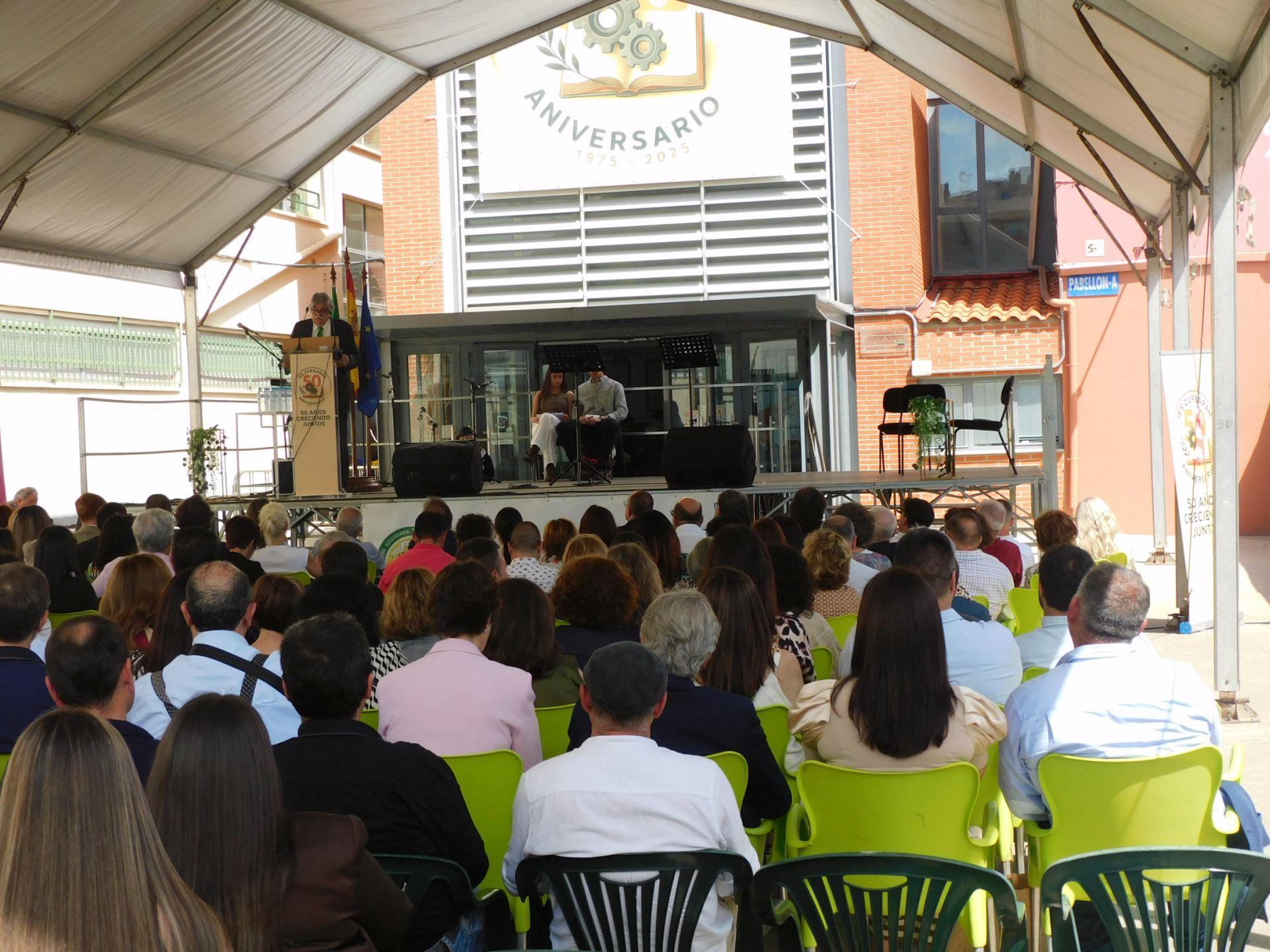 El IES Zurbarán celebra el acto central de su 50 aniversario