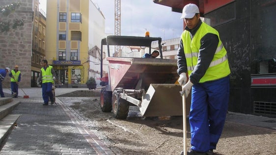 El Ayuntamiento contratará a 59 desempleados