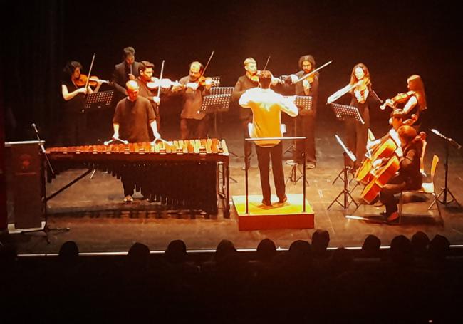 David actuó con la marimba con Anam Camerata