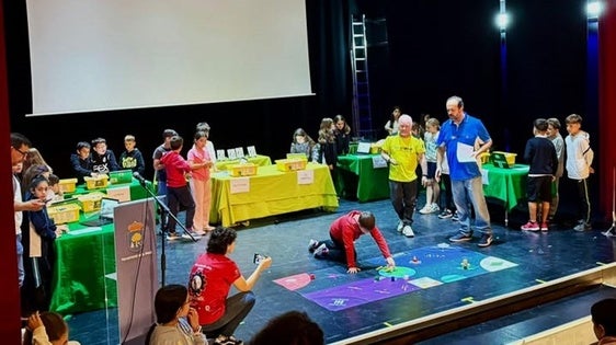 El teatro acoge la final local del programa de talleres de robótica educativa