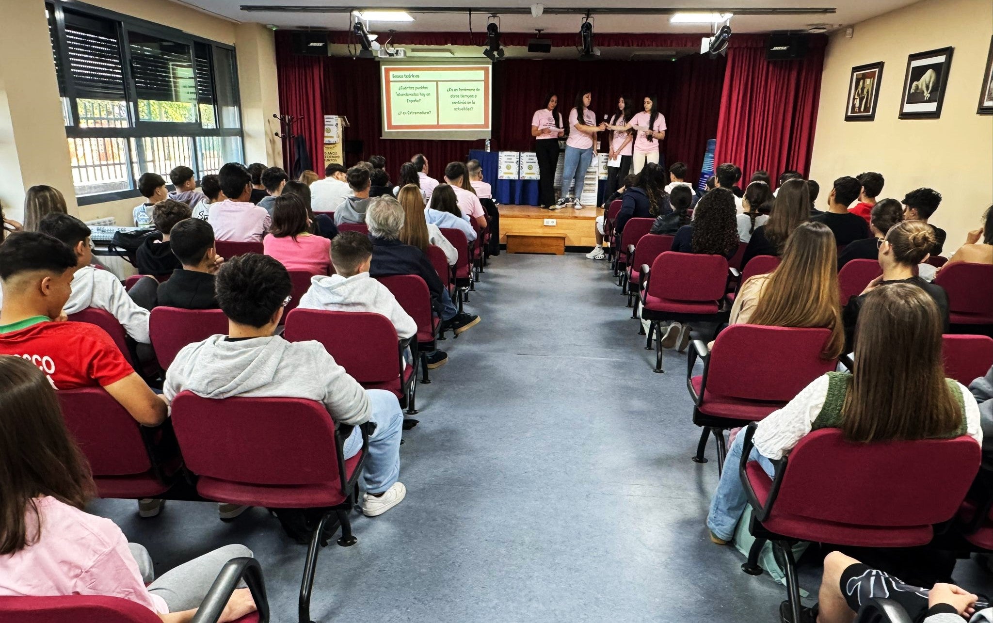 Imagen del salón de actos durante las presentaciones