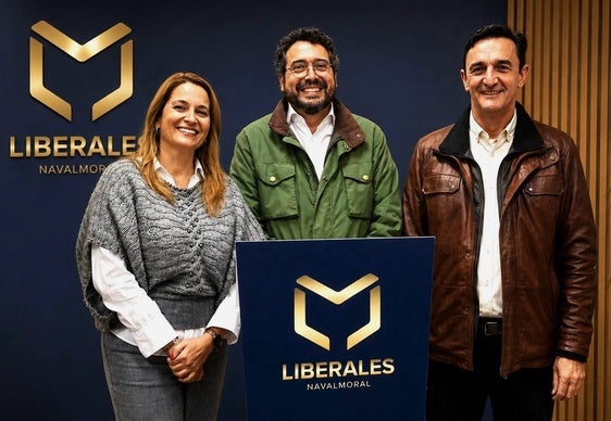 Nuria Camacho, Jaime Vega y Roberto García en la nueva sede de Liberales